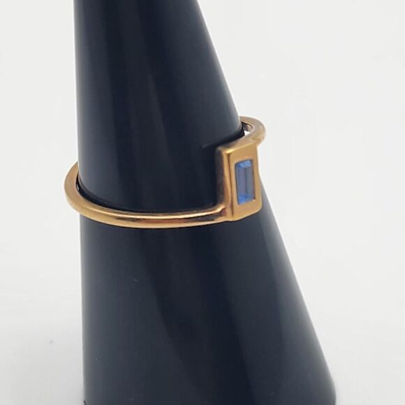 Vintage Avon Gold Tone & Blue Rhinestone Ring (7) - Picture 3 of 7